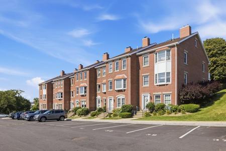 49 Breakwater Dr