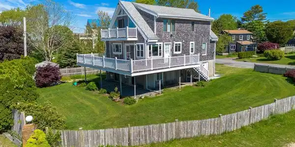 5 Bayview Ave