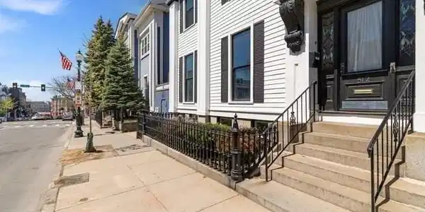 512 East Broadway