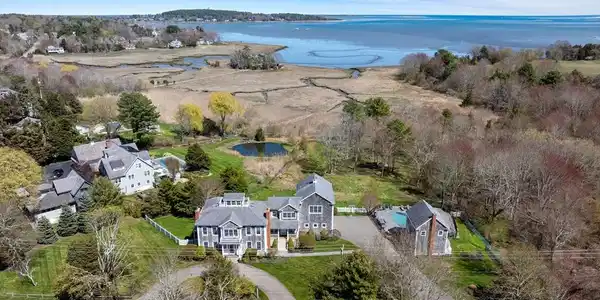 735 Bay Road