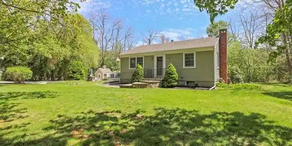 33 Beach Rd