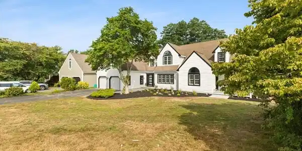 24 Country Club Dr