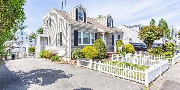 27 Sewall St