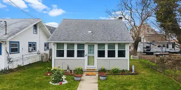 52 Point St