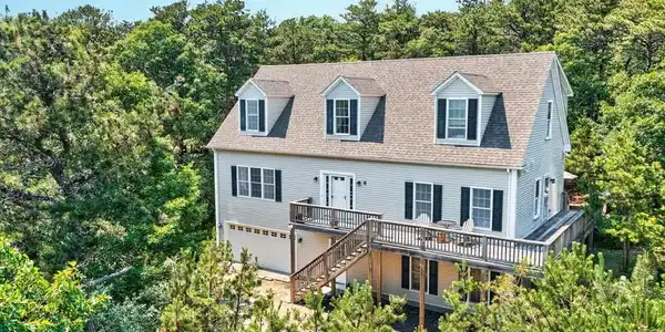 8 Leeward Passage