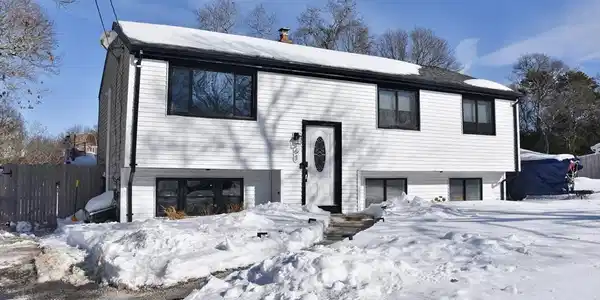 61 Thom Ave