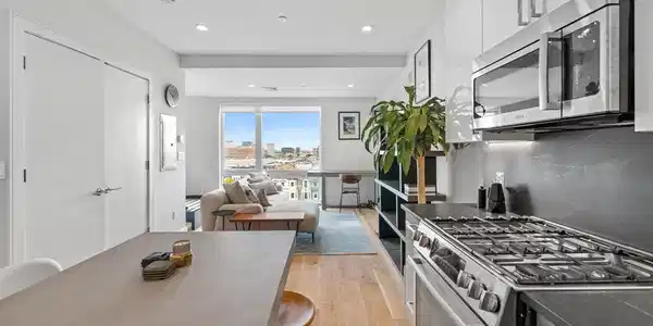 420 W Broadway