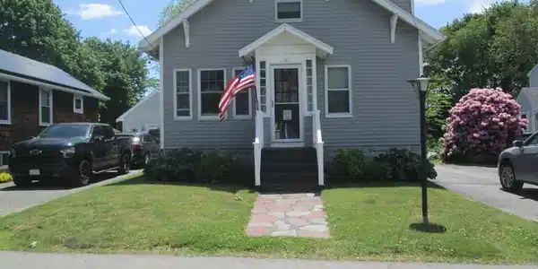 183 Compos St