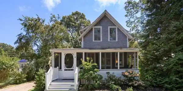 6 Taunton Avenue