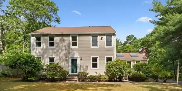 48 Livingston Dr