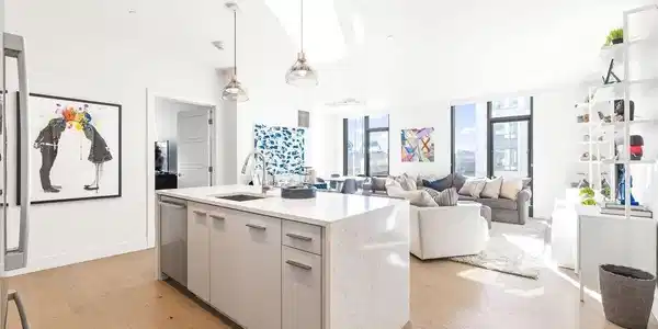40 Traveler St