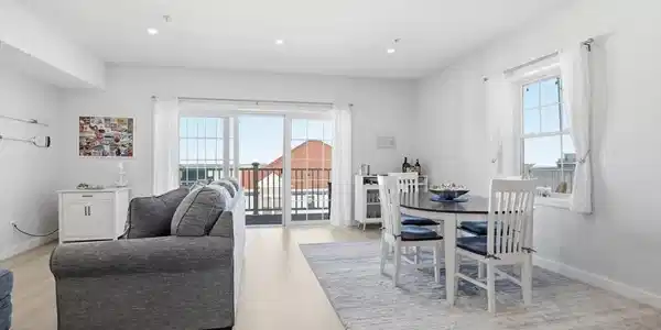 233 Beach Rd