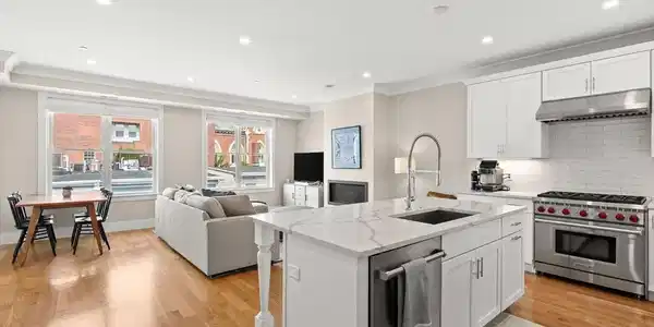 201 W 8th St