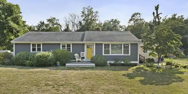 22 Clover Ln