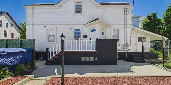 10 Ashley St