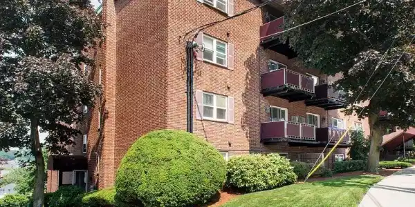70 Warren Ave