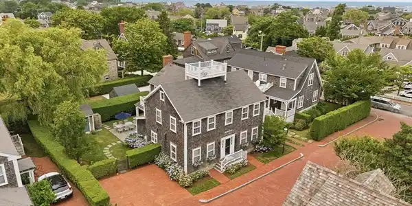 3 Dolphin Ct