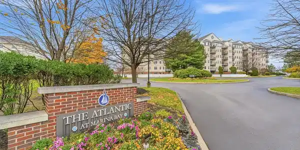 10 Seaport Dr