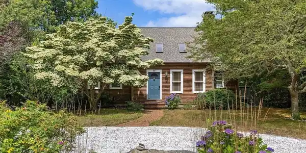 20 White Pines Drive