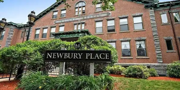 94 Newbury Ave