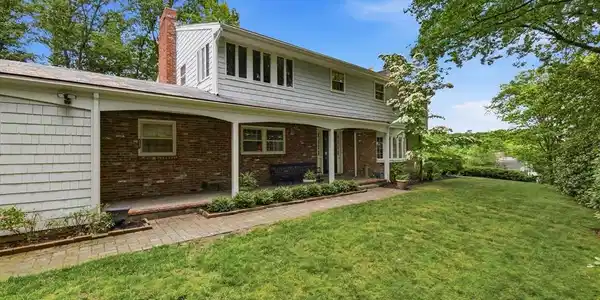 11 Pickman Rd