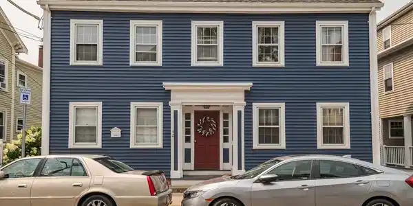 42 Essex St