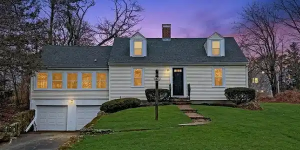 59 Greenfield Ln
