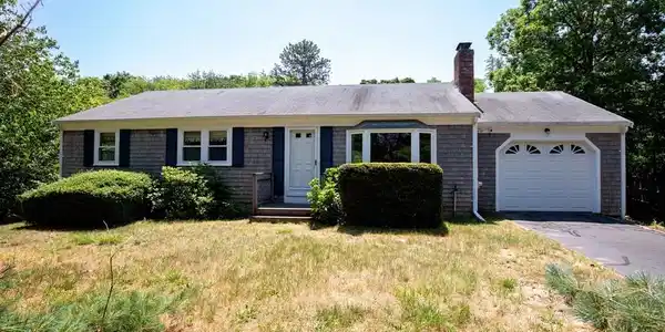 90 Village Ln