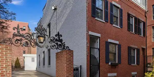 2 Lyndeboro Pl
