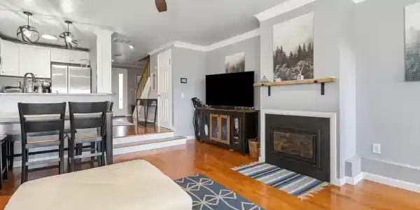 20 Westcliff Dr