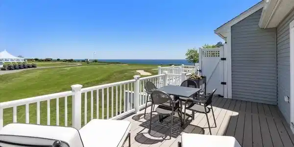 28 Cliffside Dr.
