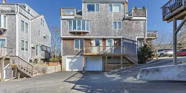 4 Willow Dr