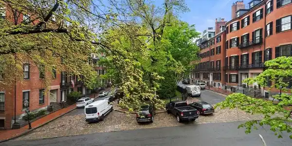 90 Mount Vernon St