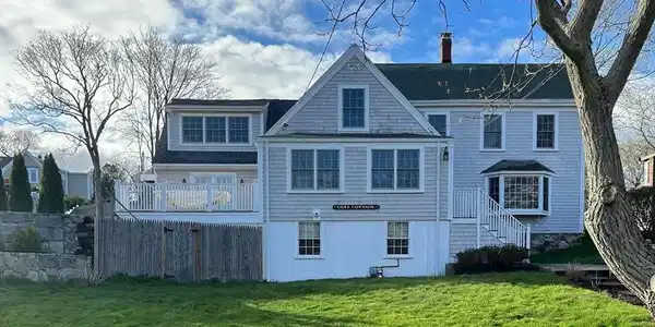 20 Stockbridge St