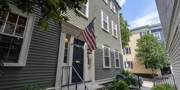 16 Cordis St