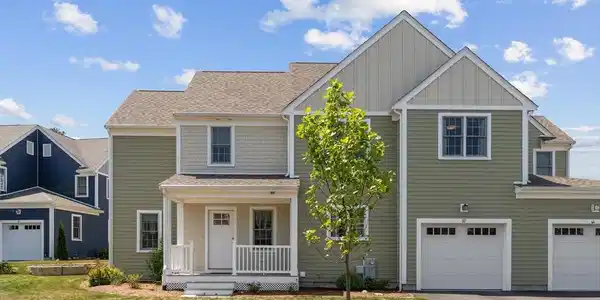 32 Drum Dr