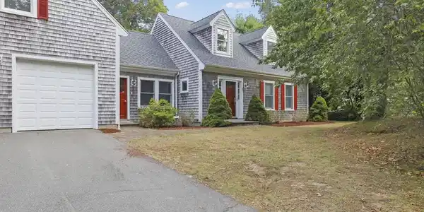 2 Tricia Rd