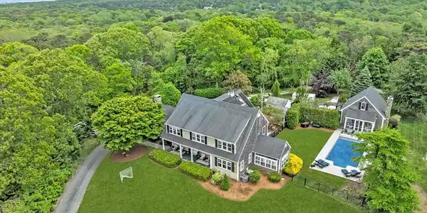 7 Hill Wood Way