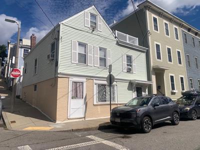 15 Russell St
