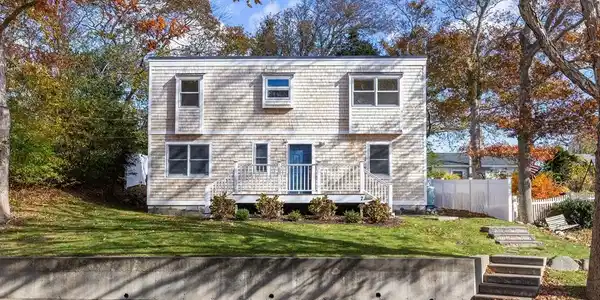 7 Windsor Dr