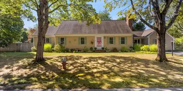 27 Emerald Ln