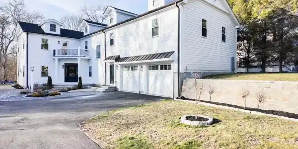738 Smithneck Rd