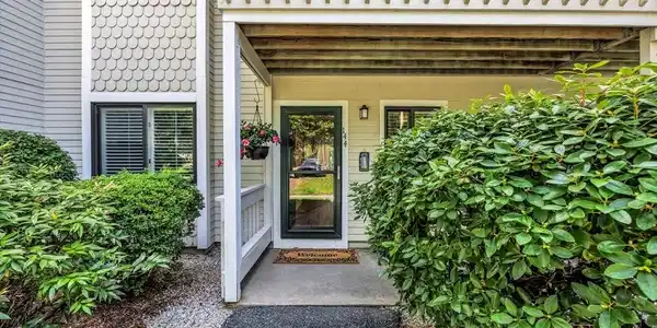 144 Eaton Ln