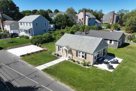 2-A Bodfish Ave