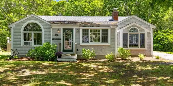 6 Parkwood Ct
