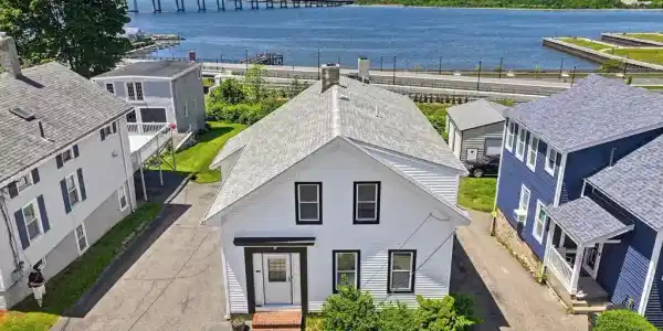 574 Durfee St