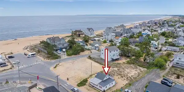 32 Plum Island Blvd