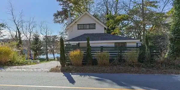 2 Meetinghouse Road