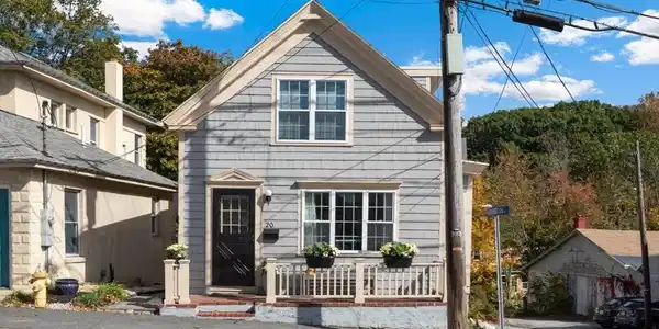 20 Railroad Ave