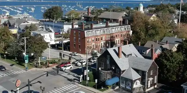 100 Court St
